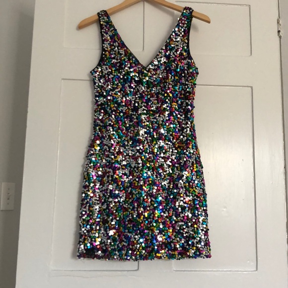 Lulus Dresses & Skirts - Lulus Sequin V-neck dress!